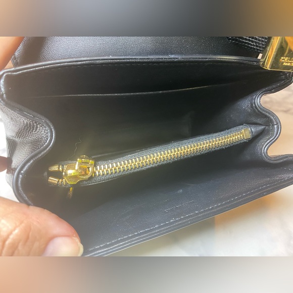 Celine 16 Mini 7 X 6 X 4 IN
LIZARD
REMOVABLE LEATHER STRAP WITH 19 IN (48 CM) - Picture 2 of 5